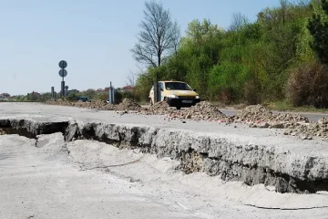 Обходен път заради пропаднало шосе за Гърция