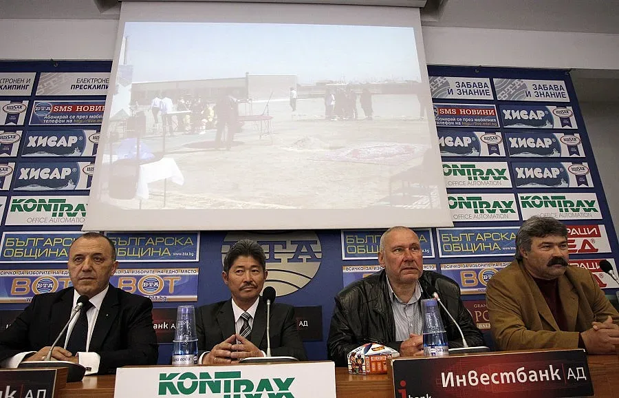 Българските букви на паметник в Улан Батор