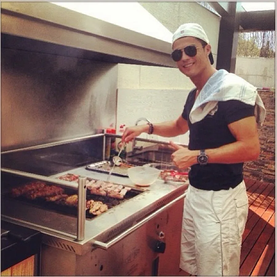 Роналдо набивал супа по нощите