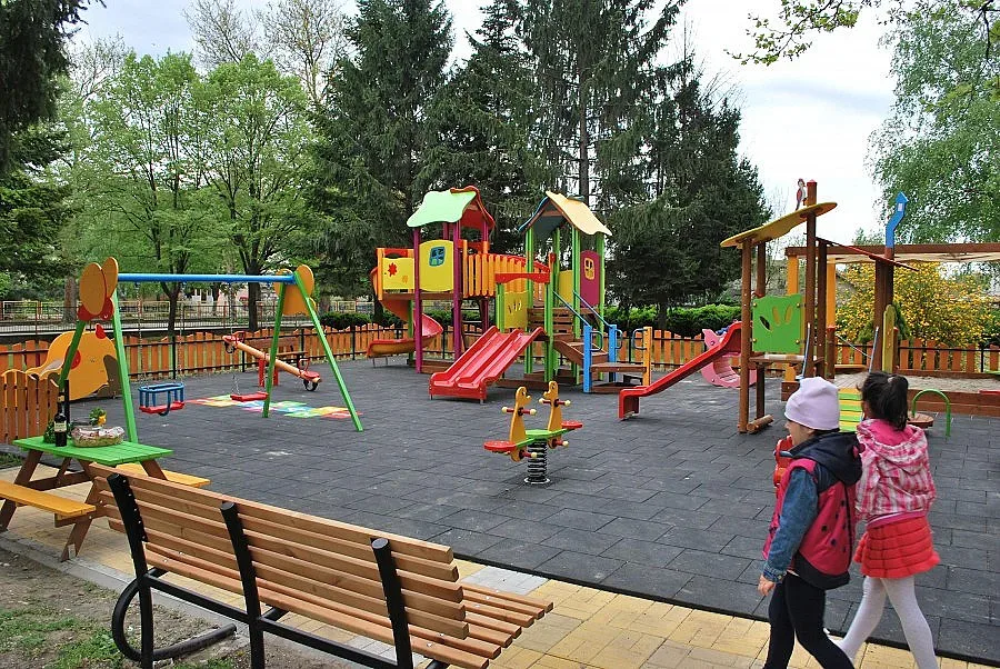Нова площадка радва децата на Генерал Тошево