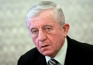 Михов: Срам за авиацията е да ни охранява друга държава