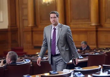 Депутат предлага и 16-годишни да гласуват