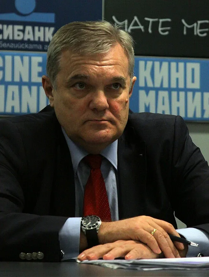 Петков:  Ченалова е замесена в случай с открадната фирма