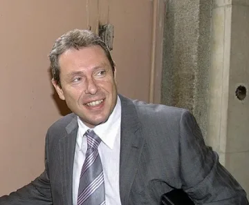 Шефът на затворите се пенсионира предсрочно