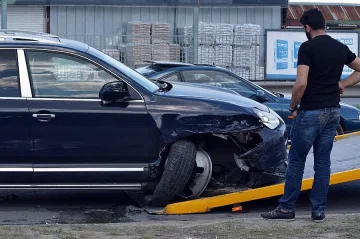 Блъснатият от джип на "Околовръстно" е с опасност за живота