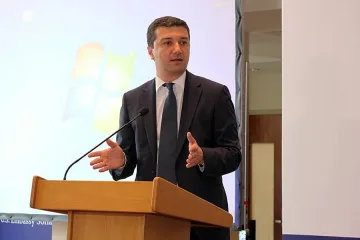 Стойнев: БСП няма да спечели вота с интриги