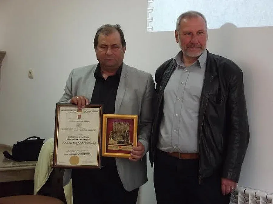 Тракийско птиче вижда бъдещето с очи от карнеол