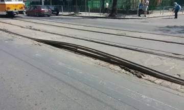 Трамвайна релса се огъна на бул. "Дондуков"