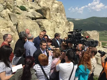 Бойко: Вежди да гледа "Език мой, враг мой"