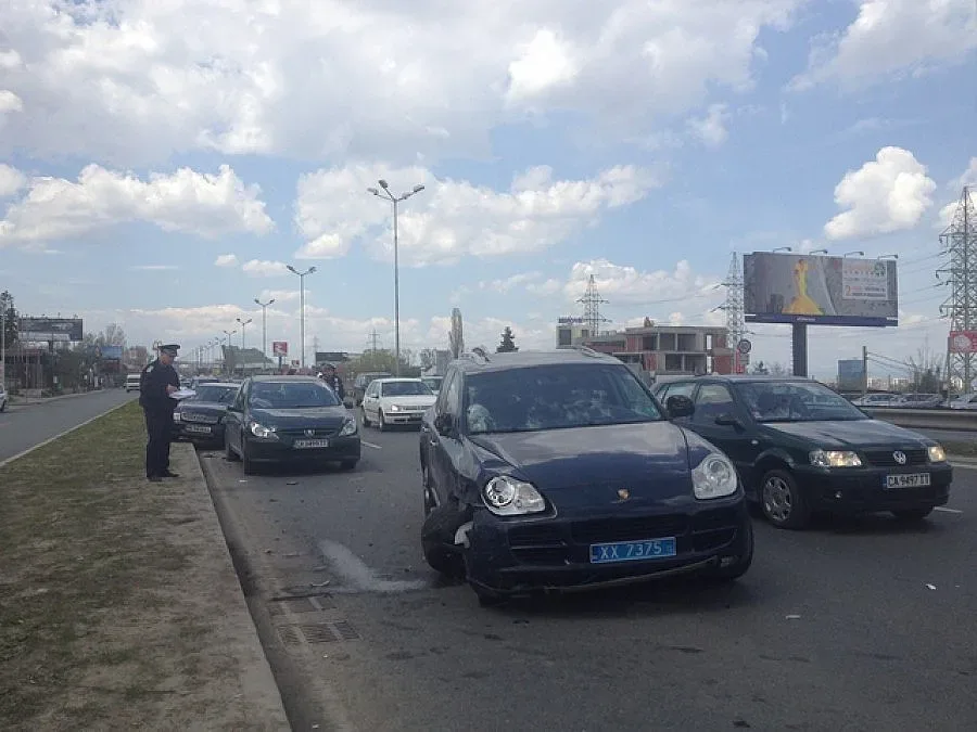 Млад мъж е тежко ранен в тежка катастрофа на "Околовръстно"