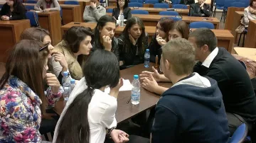 Ученици продължават битката за „Училище на годината”