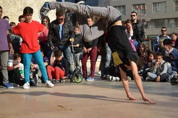 Трима младежи са Кралете на Запада