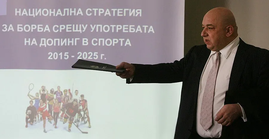 Спортният министър Кр. Кралев връчи купата на "Добруджа 07"