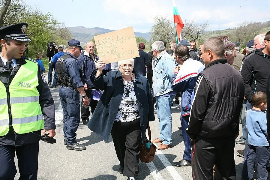 300 спряха пътя за морето