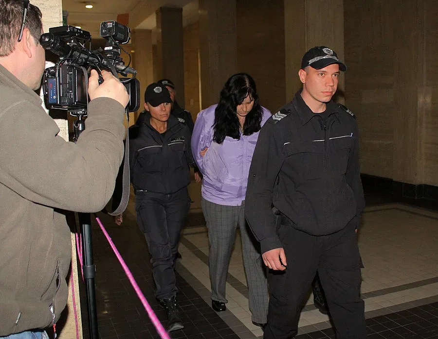 Акушерката не помни побоя (ОБЗОР)