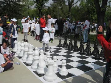 Деца и родители бягаха благотворително в Казанлък