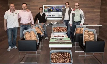 Подсладиха "Заубер" с торти и кроасани 