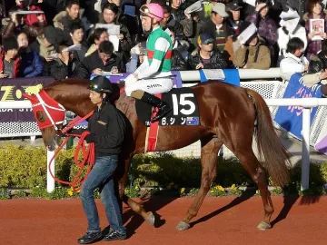 Гащи превърнаха жокей в сензация