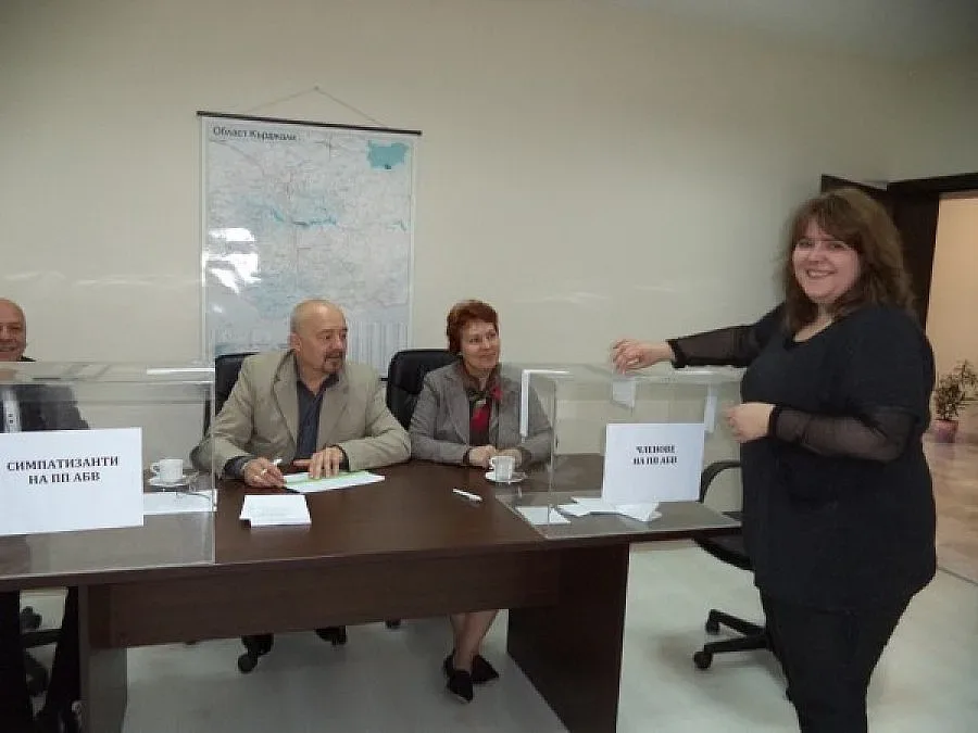 Две трети от азбукарите в Кърджали вече са гласували за лидер на партията