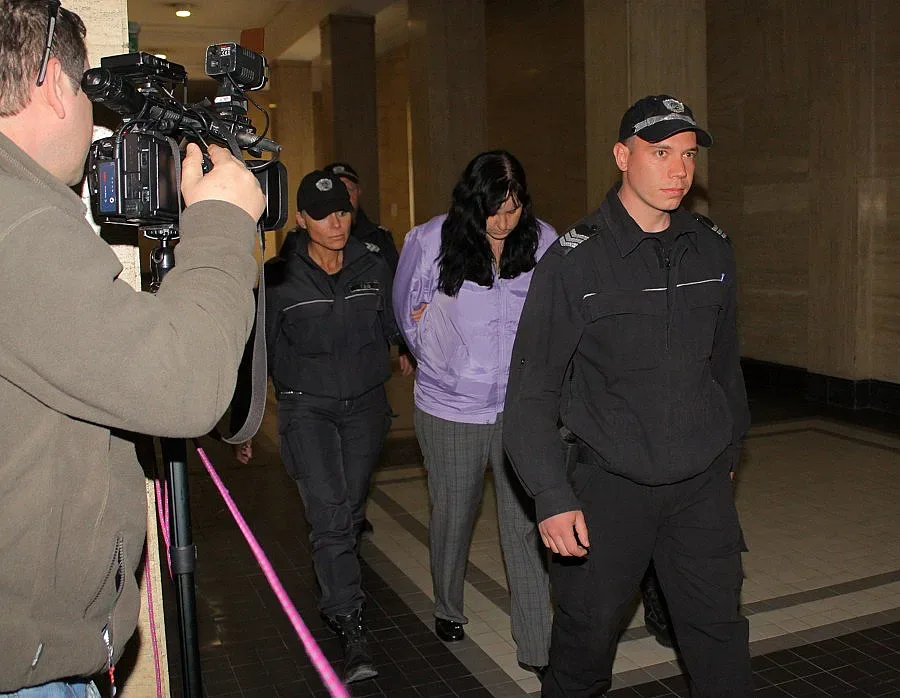 Акушерката, пребила бебе: Не съм виновна, искам да се прибера вкъщи