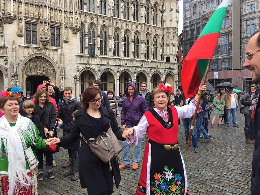 Кристалина начело на българско хоро в Брюксел