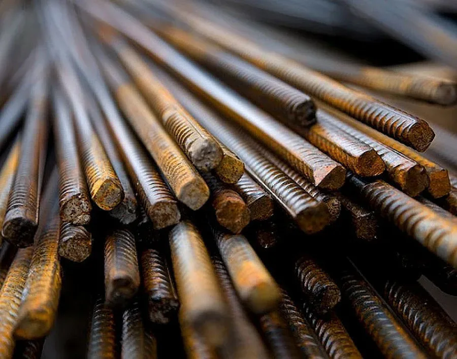 ТИР с арматурно желязо се обърна на пътя Ботевград-Мездра