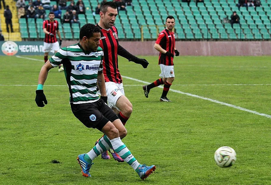 "Черно море" засили "Локо" към Б група