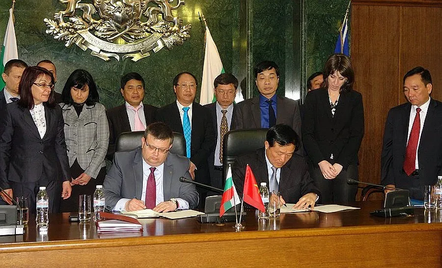 Цацаров подписа спогодба с Виетнам