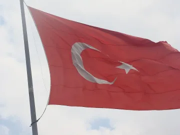 Анкара отвръща с контрачестване и кралски особи