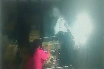 Акушерката се вбесила от плача на Никол
