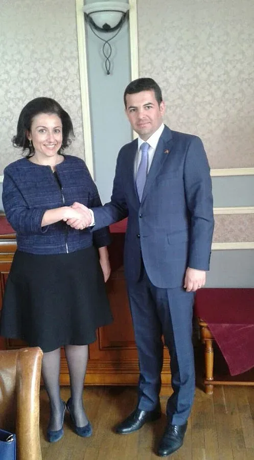 Румъния ни удря рамо за удължаване на европрограма