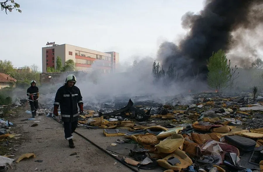 Подпалиха сметище за гуми