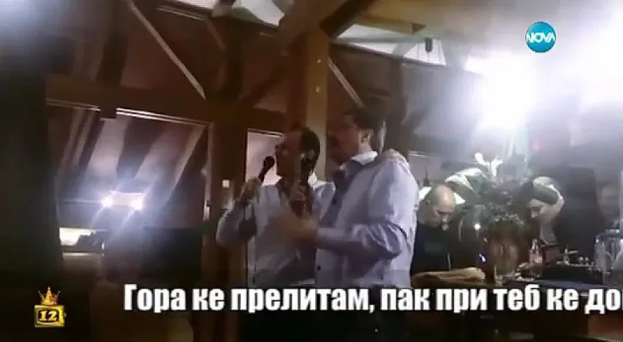 ВИДЕО: Цветан Василев и Иван Искров пеят "Назад,назад, моме Калино"