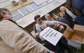 Вежди се извини (ОБЗОР)