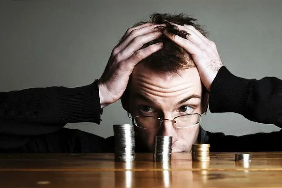 Опрощават дългове след 10-ата година