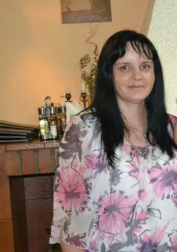 Акушерката била бебето с шише, обвинена е за опит за убийство