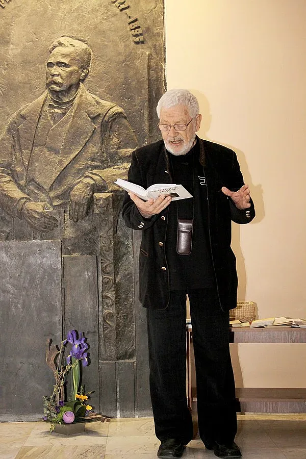 Градът на липите се превърне в голяма читалня