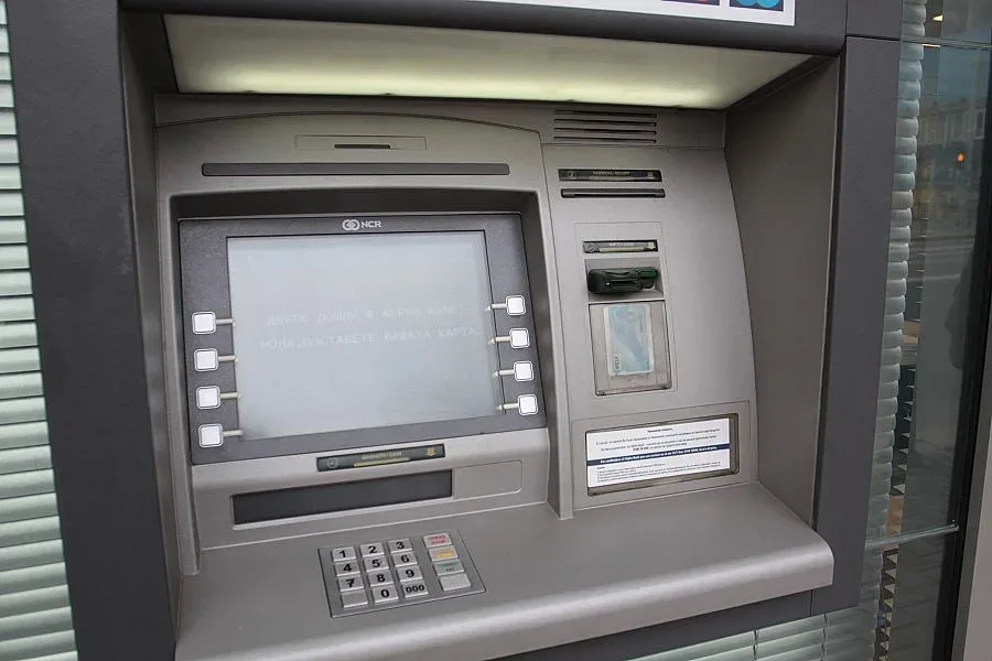 Условна присъда за източване на чужда дебитна карта