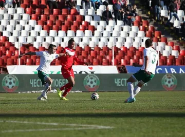 Спукаха гумите на колата на Тони Силва 