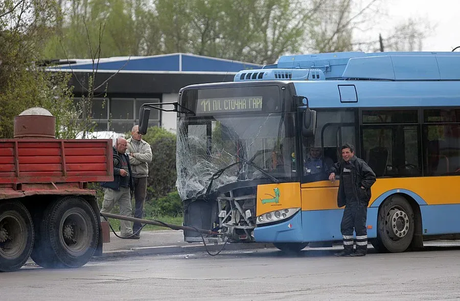 Три сблъсъка с трамваи и тролеи (ОБЗОР)