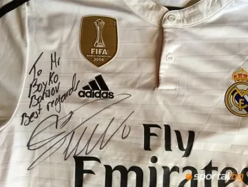 СНИМКИ: Кристиано подари лично подписана фланелка на Бойко Борисов