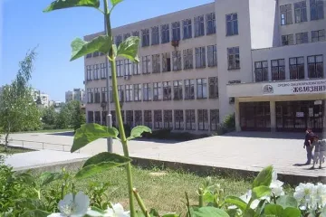 Побойницата, нападнала съученичка с метална палка, ще учи самостоятелно