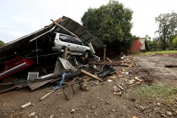 Бури оставиха половин Австралия без ток