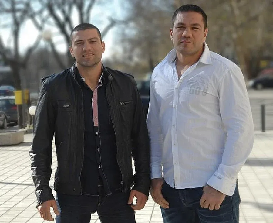 Кобрата и Тервел влизат в Кукления