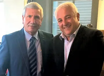 Посланикът на Израел дава рамо на Белла България