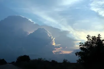 Облачна сряда с валежи