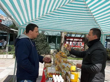 Фестивал събра за осми път пчелари в Добрич