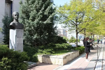 Губернатор и кмет почетоха Македончето