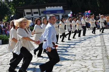 Стотици танцуват в Гоце Делчев за Деня на танца