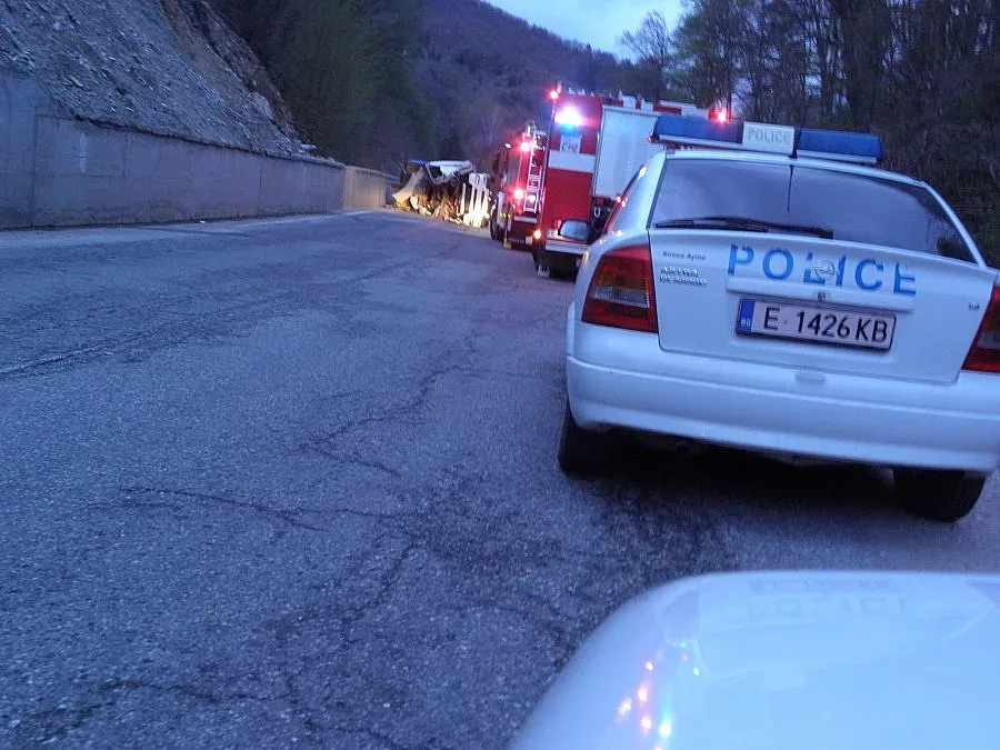 Един загинал при катастрофа на румънски ТИР